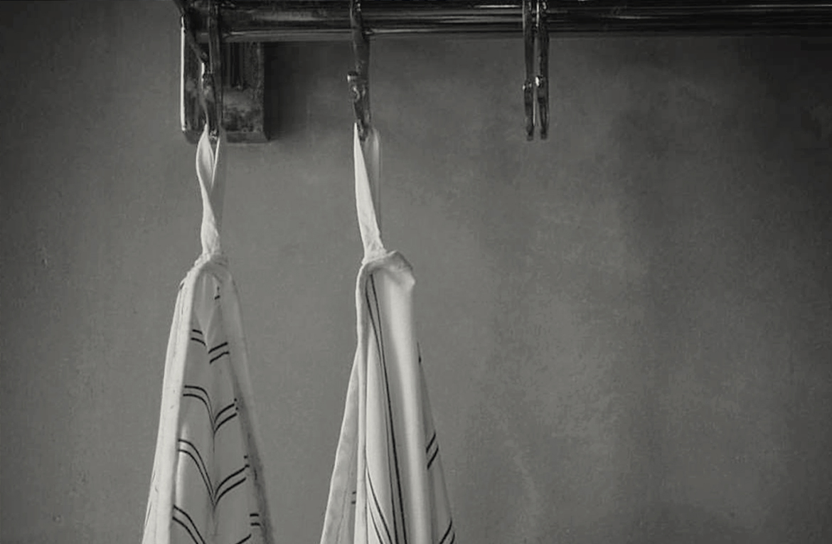Aki Pierro Barbershop detail